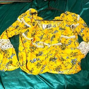 Super cute floral and lace cropped blouse